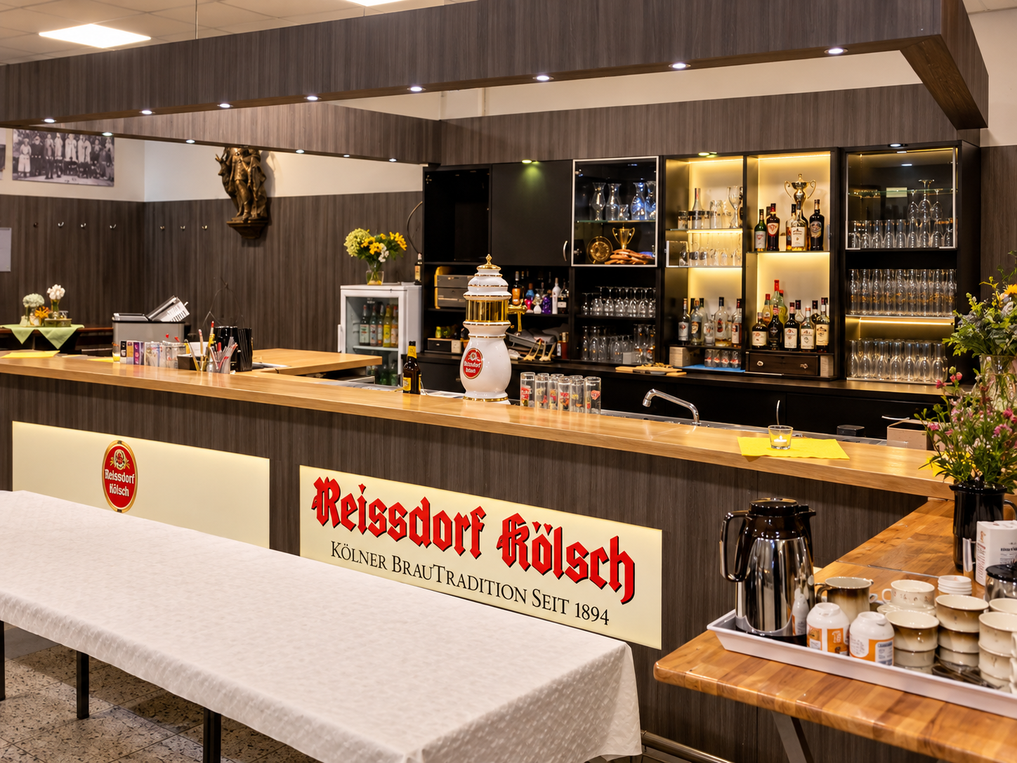 Theke im Vereinsheim der St. Hubertus Schützenbruderschaft Brühl-Heide